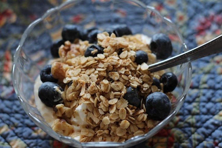 Blueberry and Granola Yogurt Recipe